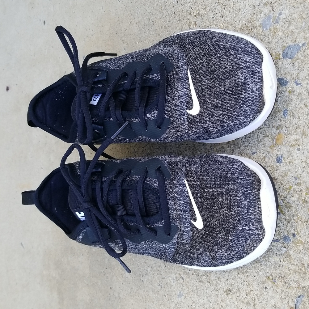 Nike Flex TR9 Women’s Sneakers #AQ7491-002 Size 9